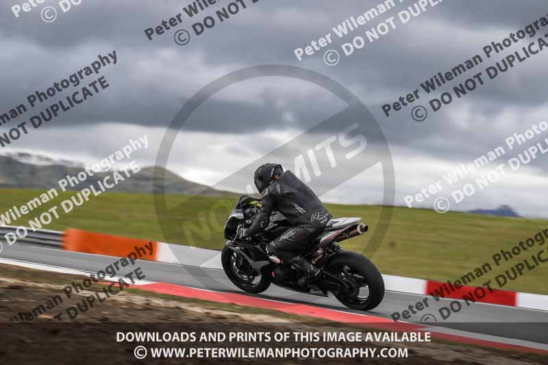 cadwell no limits trackday;cadwell park;cadwell park photographs;cadwell trackday photographs;enduro digital images;event digital images;eventdigitalimages;navarra;no limits trackdays;peter wileman photography;racing digital images;trackday digital images;trackday photos